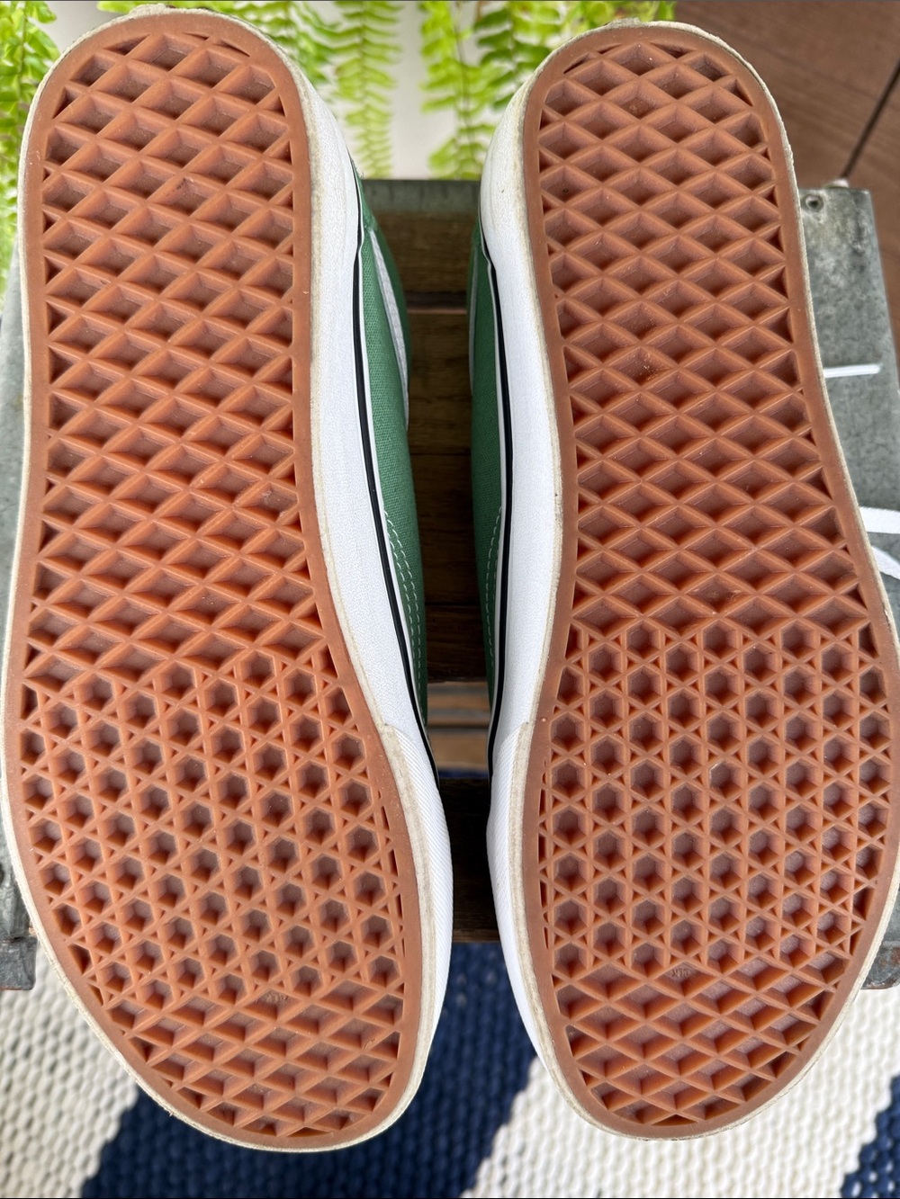 Vans Green and White Old Skool Low-Top Sneakers - Picture 7 of 8